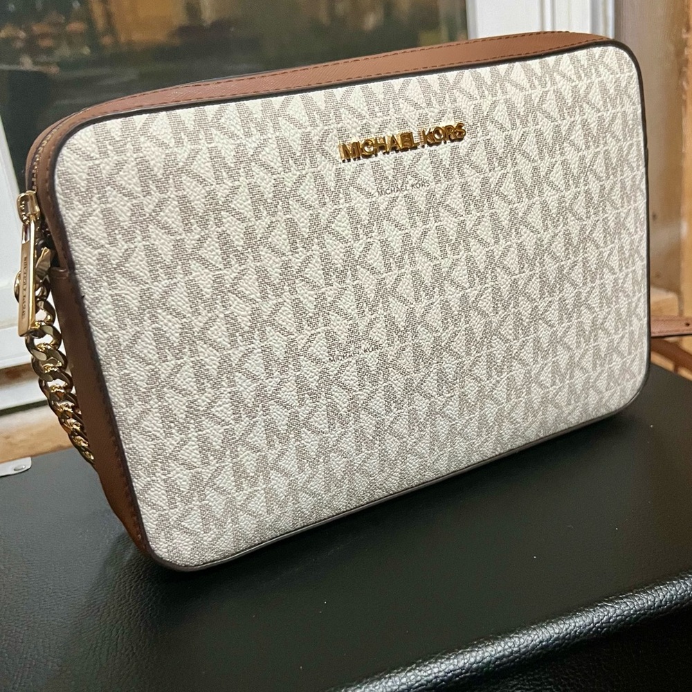 Michael Kors Jet Set Large Printed Logo Crossbody Bag -LIKE NEW CONDITION!